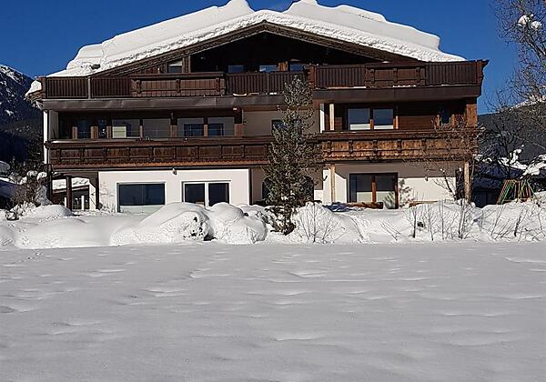 Hausansicht im Winter