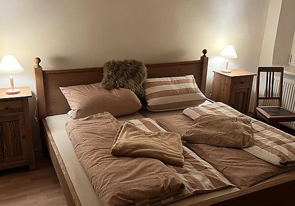 Zimmer Nr. 1 im EG  ein Doppelbett