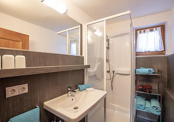 Badezimmer mit Dusche