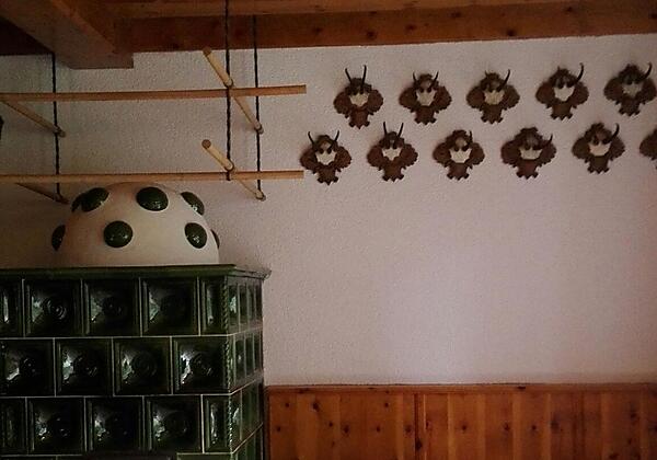 Bauernstube mit Kachelofen