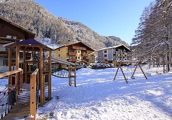 Winter Ansicht m Spielplatz