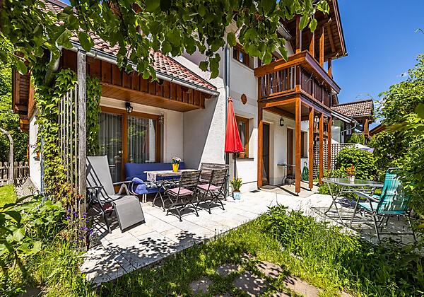 Ferienhaus Waldsicht__Terrasse, Garten