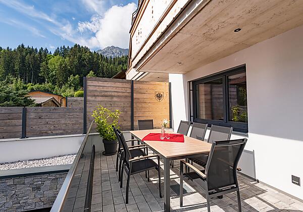 Kaiserluft_Chalets_Oberfeld_43_Scheffau_Terrasse_2