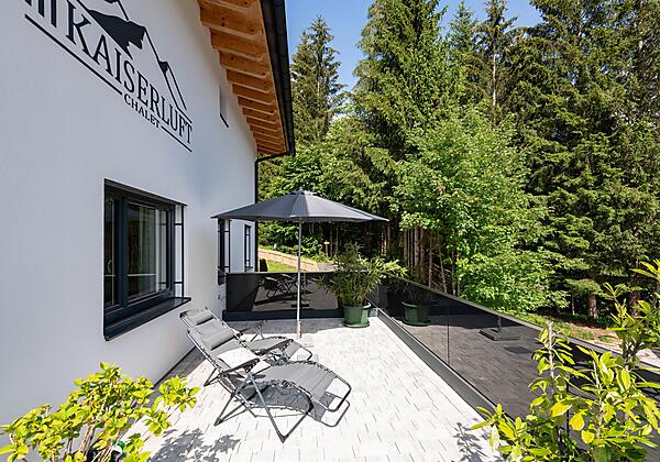 Kaiserluft_Chalets_Oberfeld_43_Scheffau_Terrasse