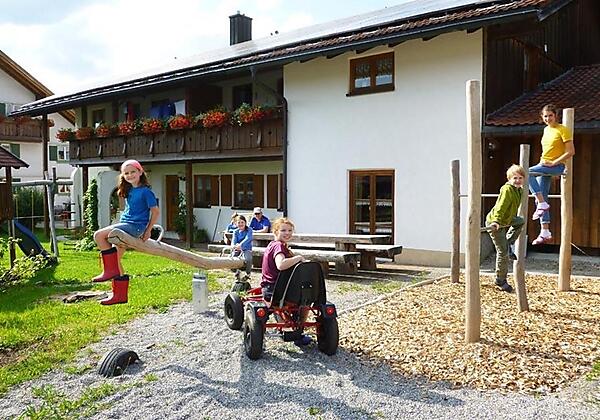 Spielplatz-und-Spielgeräte