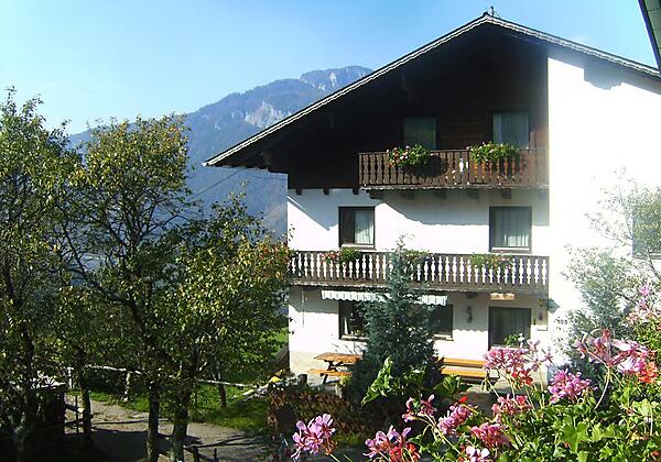 Hofzufahrt und Haupthaus