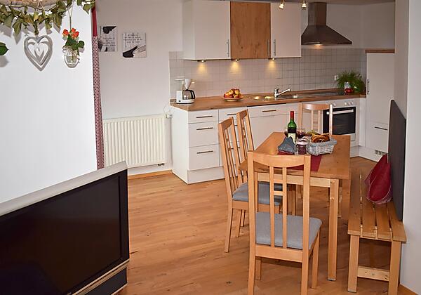 Unsere gemütliche Wohnküche in der Abendsonne