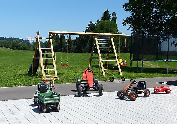 Landhaus Endreß Fuhrpark  mit Schaukel, Trampolin