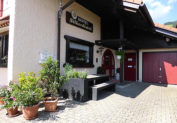 Außenansicht Haupthaus -Sommer