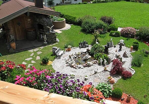 Garten mit Grillhütte