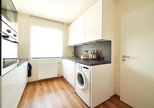 in der Küche befindet sich auch eine Waschmaschine