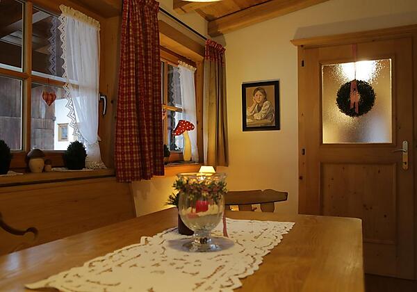 Wohnzimmer mit Esstisch