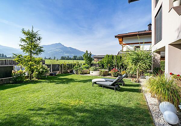 Ferienwohnung mit Garten Liegewiese und Spielwiese für Kinder