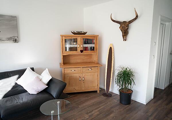 Wohnraum mit Küchenbuffet