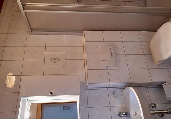 Badezimmer Schlafzimmer 1