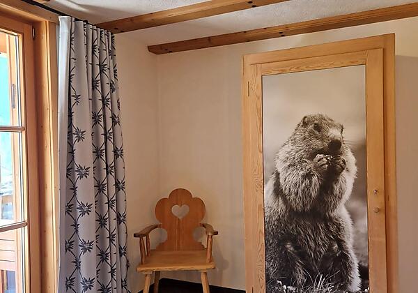 Schrank im Einbettzimmer