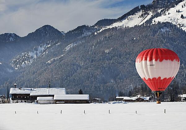 Kaiserwinkl_Bergpanorama Kössen Ballon Fahren