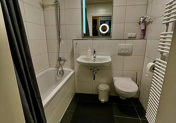 Neues Bad mit Badewanne