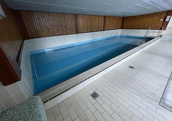 Hallenbad 10x6m, 28 Grad