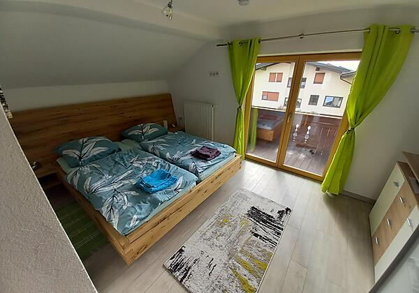Schlafzimmer 1