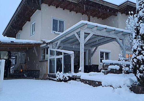 Einfahrt & Parkplatz