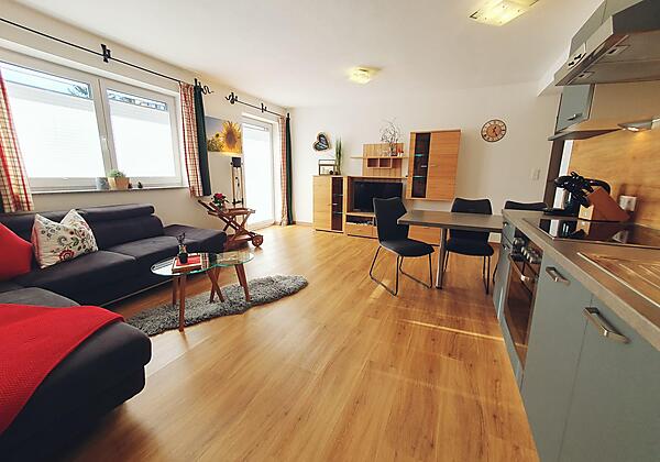 Küche mit Essbereich