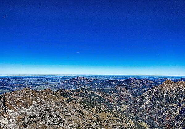 Blick vom Nebelhorn zum Grünten