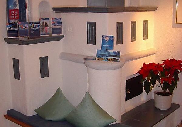 Ofen im Frühstücksraum