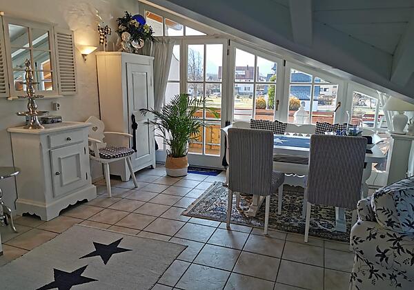 Essecke mit Blick in die Berge