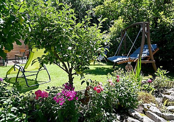 Hollywood-Liege im Garten