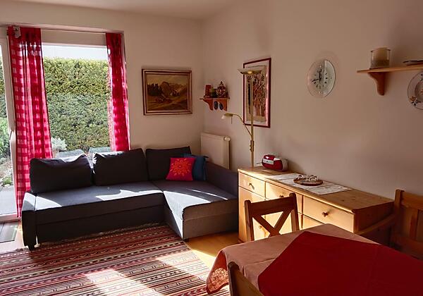 Wohnzimmer mit Schlafsofa