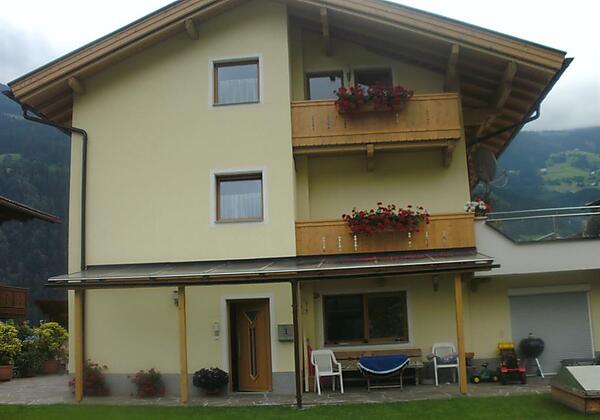Zillertal-Aschau-Ferienwohnung-Haus-Holaus-Michael