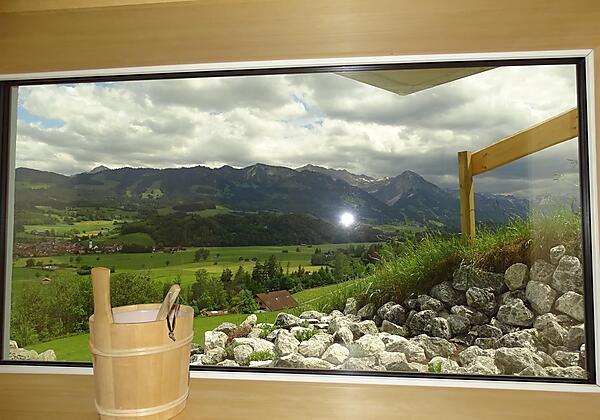 Völlige Entspannung in der Panoramasauna