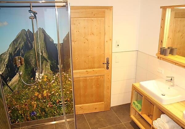 Modernes Bad mit fantastischer Dusche