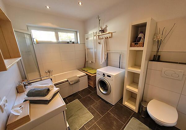 Badezimmer mit Badewanne