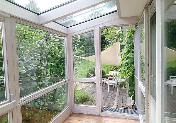 Wintergarten mit Zugang zur Terrasse