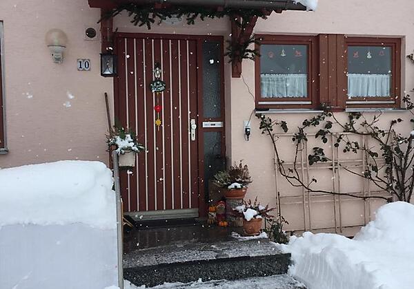 Hausansicht im Winter