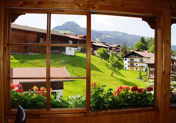 Ausblick von der Veranda aufs Bolsterlanger Horn