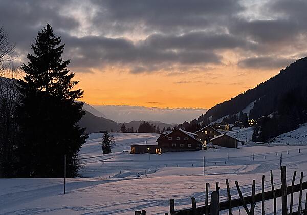 Winterliche Abendstimmung Blick nach Österreich