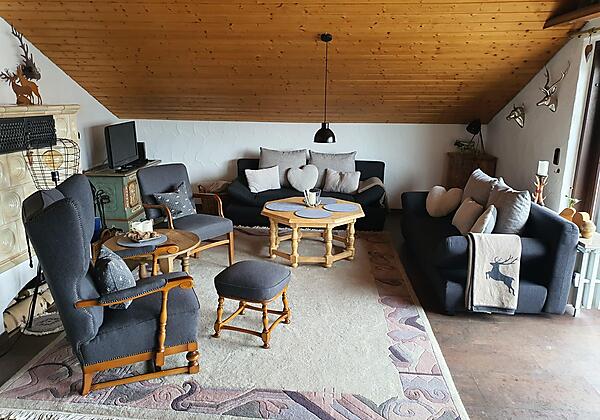 Wohnzimmer mit Kachelofen