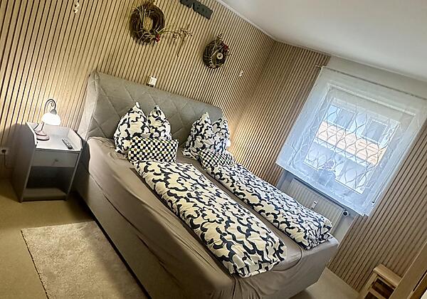 Schlafzimmer 1
