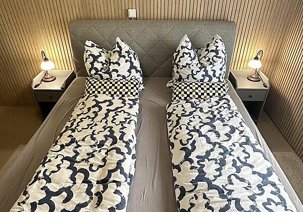 Schlafzimmer 1