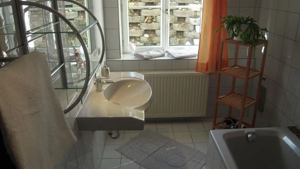 Bad mit Badewanne