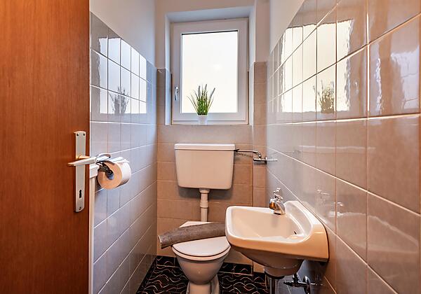 Ferienwohnung_Pulverer_Rosenweg_41_Fuegen_WC