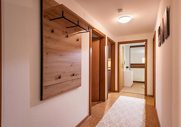 Ferienwohnung_Pulverer_Rosenweg_41_Fuegen_Garderob