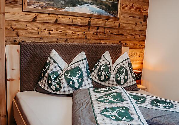 Schlafzimmer mit Doppelbett