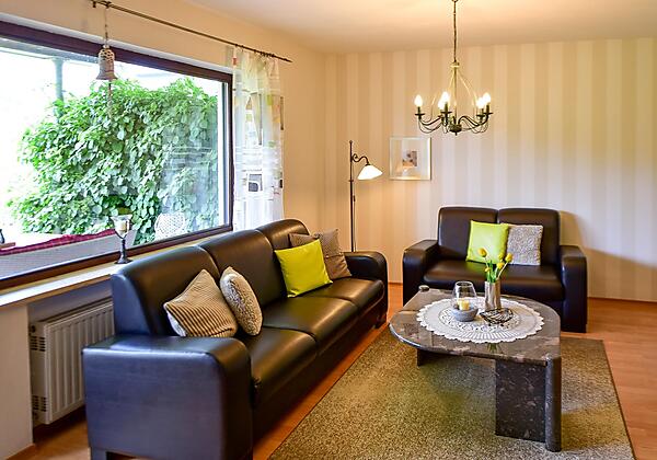 Wohnzimmer mit Terrasse