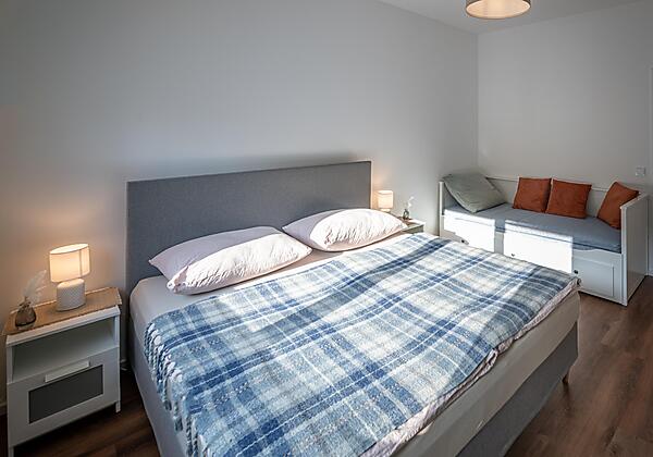 Schlafzimmer mit Ausziehbett