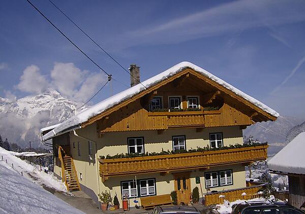 Zillertal Bergbauernhof Sprengerhof Winteransicht