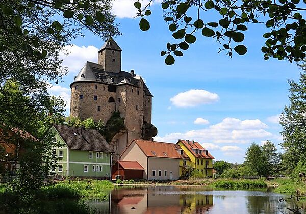 Ferienwohnung und Sommerhaus unter der Burg